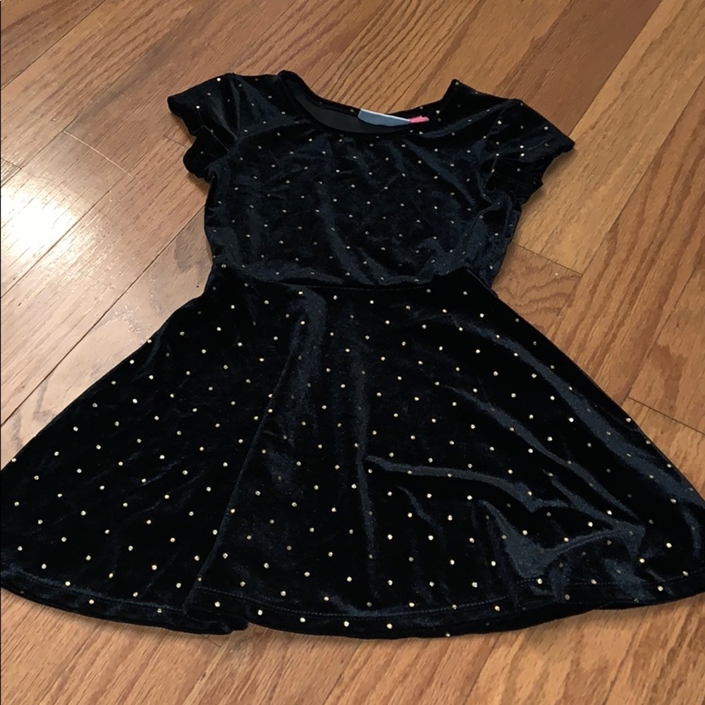 Girls velvet skater dress 🎄